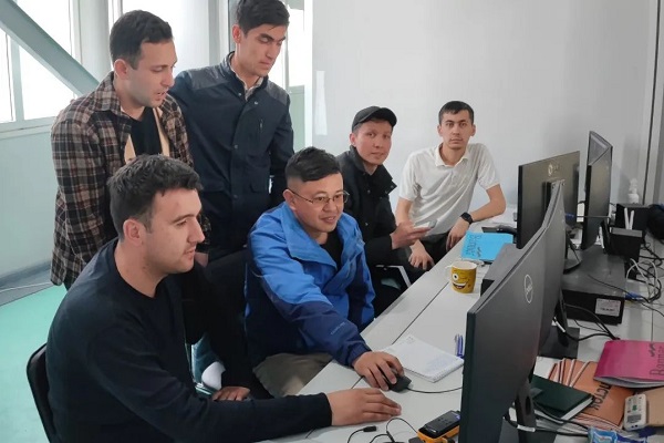 邁安德承建200噸/天油脂精煉工程