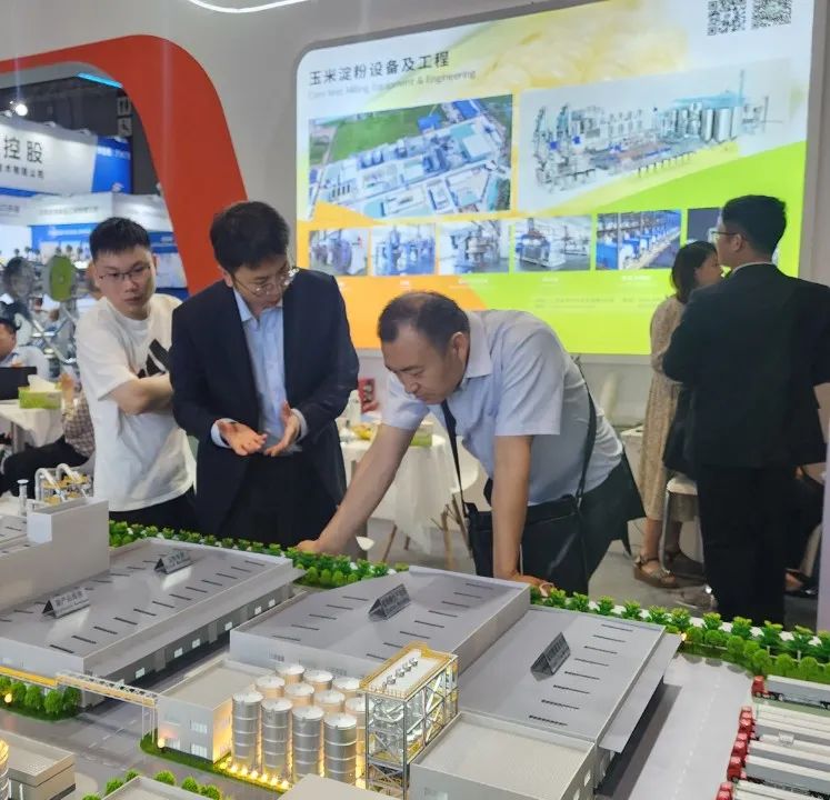 客戶參觀邁安德展位