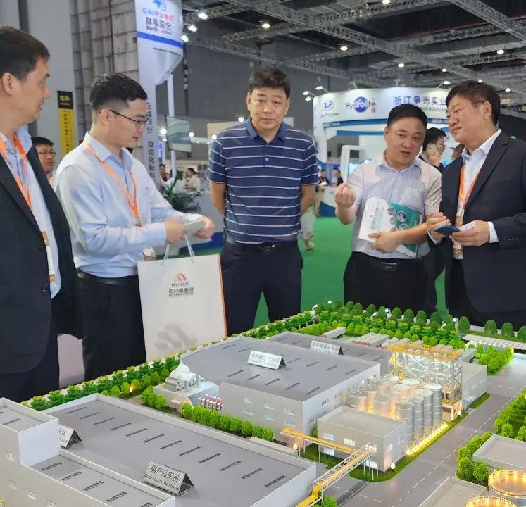 客戶參觀邁安德展位