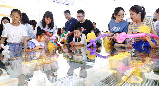 邁安德開放日活動現(xiàn)場