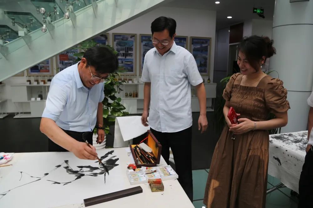 邗江政協藝術家慶賀邁安德二十耕耘