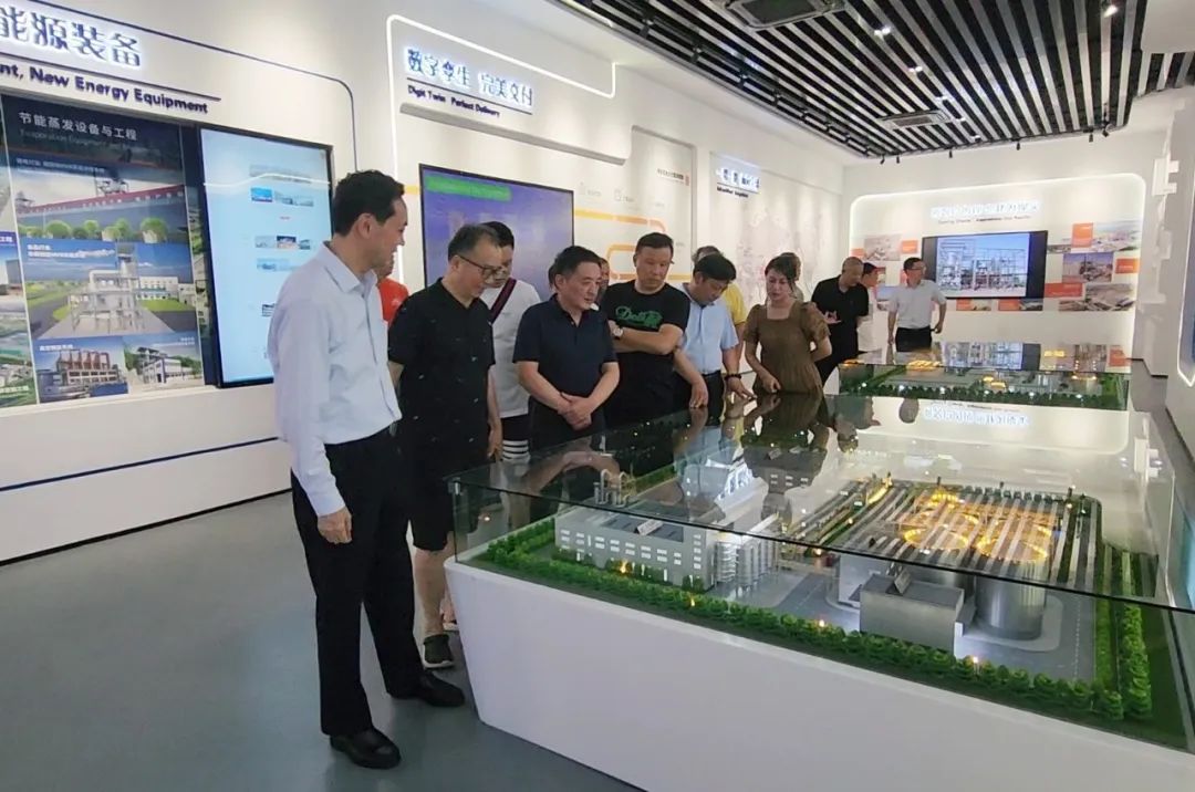 邗江政協藝術家慶賀邁安德二十耕耘